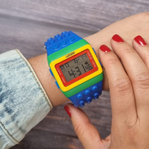 Reloj fashion de lego